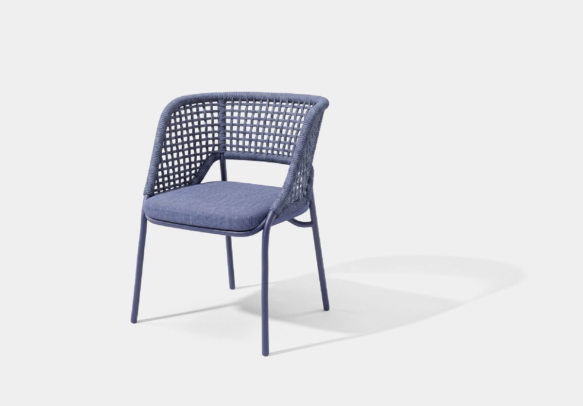 04_LIXE _ArmChair _front45 _low.jpg